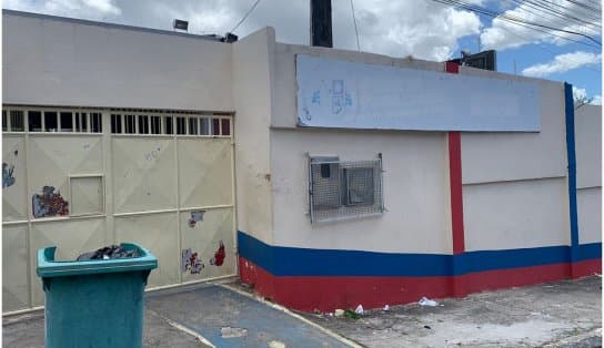 Imagem de Briga com faca e alicate entre estudantes de escola estadual em Salvador deixa três pessoas feridas  