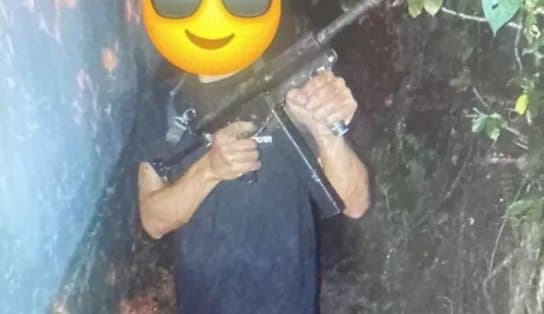 Imagem de Homem que tinha submetralhadora "ostenta" arma na rede social e é preso na Bahia  