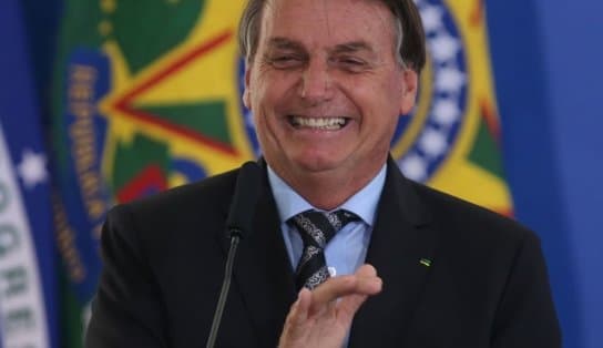 Imagem de Bolsonaro ironiza seguidor que perguntou sobre sigilos impostos por governo: 'Em 100 anos saberá'