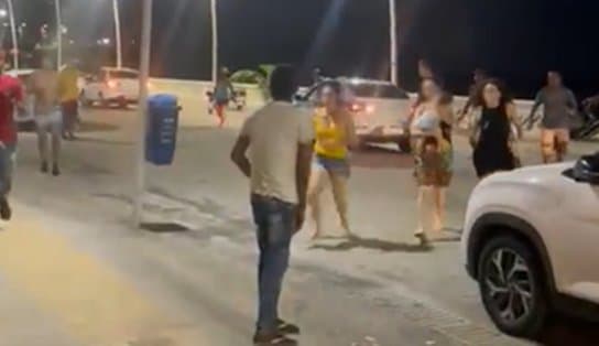 Imagem de Vídeo mostra pessoas correndo durante tiroteio perto do Farol da Barra; houve confronto entre suspeitos e PM