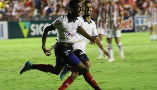 Imagem de Em noite de Douglas Borel, Bahia vence Náutico e segue líder da Série B do Brasileirão