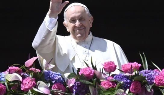 Imagem de "Páscoa da guerra": Papa Francisco critica a Rússia em discurso para cerca de 100 mil pessoas no Vaticano