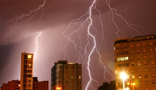 Imagem de Em poucos dias, mais de 73 mil raios atingiram a Bahia: o que fazer para não ser uma vítima?  