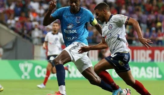 Imagem de Copa do Brasil: Bahia fica no 0 a 0 contra o Azuriz e frustra torcida em noite de tempo fechado na Fonte Nova 