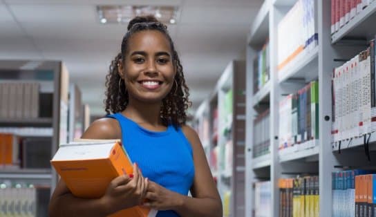 Imagem de Faculdade oferece oferece bolsas integrais para pessoas negras estudarem direito em Salvador; veja como se inscrever