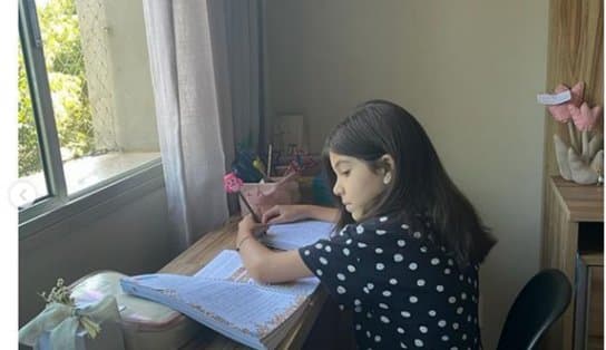 Imagem de Focada nos estudos, menina de 10 anos dá o recado à família; "só atrapalhe se a casa estiver pegando fogo"