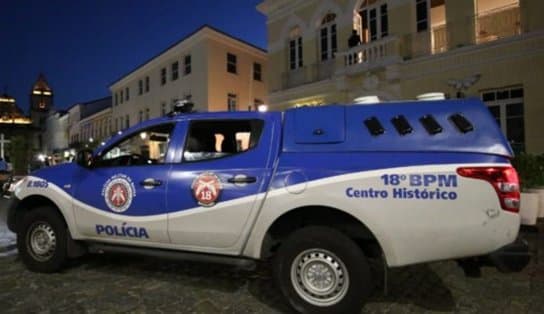 Imagem de Criminosos fazem arrastão e roubam pertences de clientes em uma lanchonete no bairro do Canela  