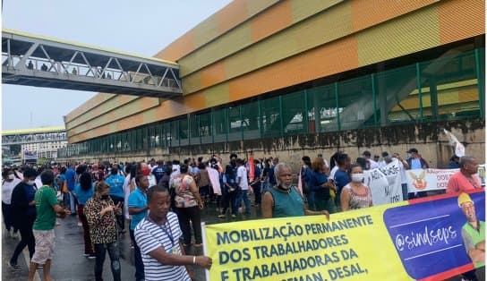 Imagem de Servidores da Prefeitura de Salvador protestam e deixam trânsito complicado na Avenida ACM 