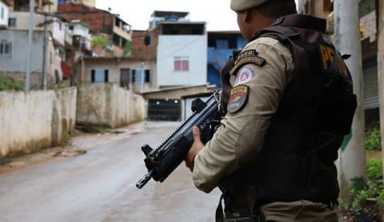 Imagem de PM reforça policiamento na Boca do Rio após mulher e criança serem baleadas neste domingo 