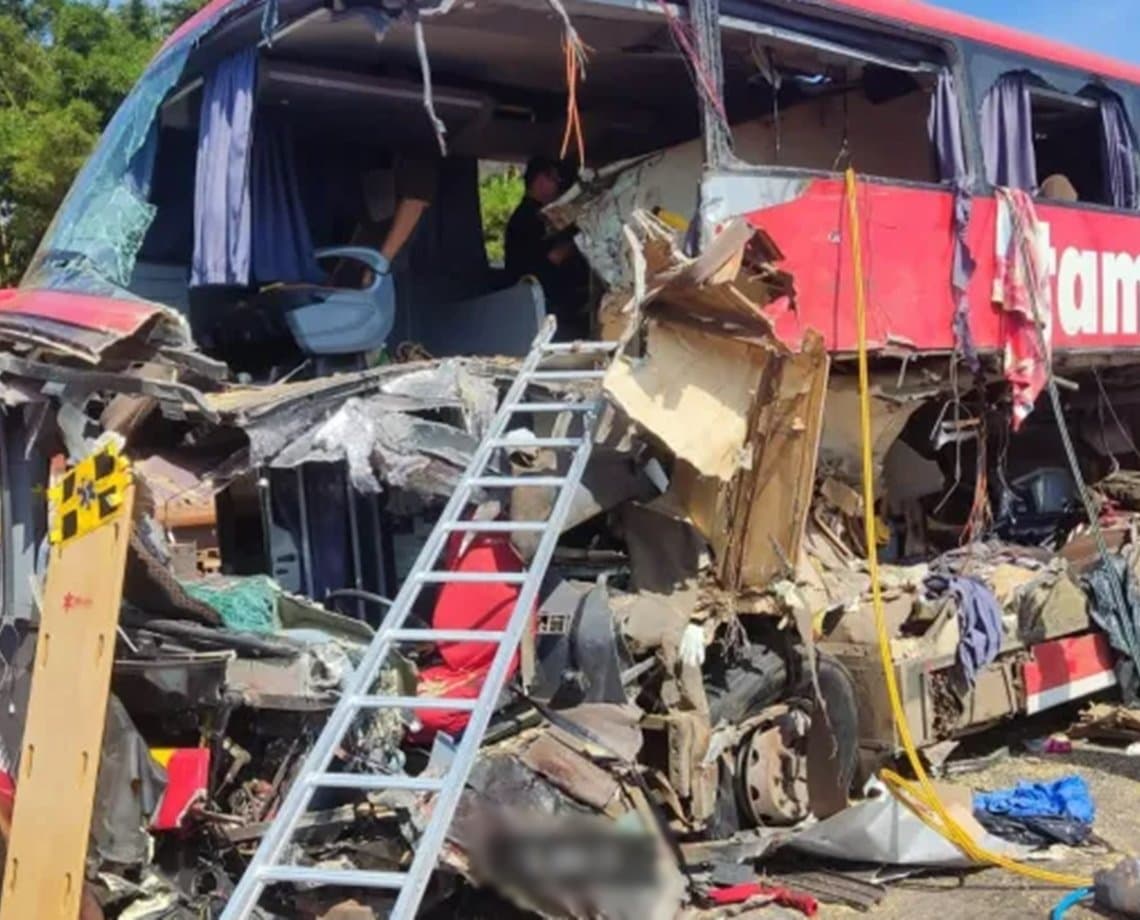 Acidente envolvendo ônibus e carreta deixa 11 mortos no Mato Grosso; motorista do coletivo está em estado grave 