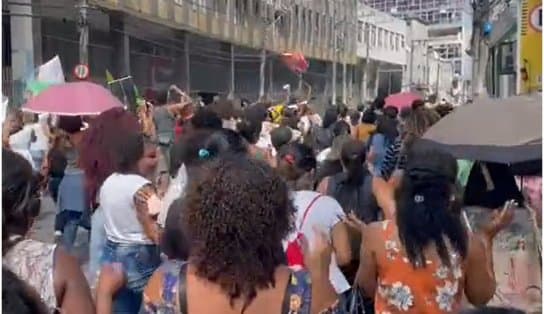 Imagem de Professores da rede municipal de Salvador iniciam greve e fazem caminhada no centro da cidade; assista