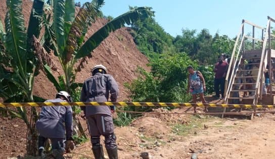 Imagem de Bombeiros resgatam homem soterrado na BR-324; vítima foi levada ao Hospital do Subúrbio 