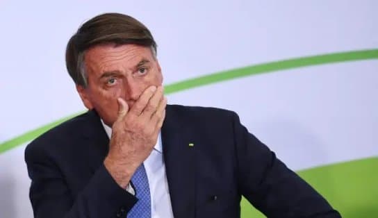 Imagem de Justiça determina retirada de outdoors de Bolsonaro em Simões Filho por propaganda antecipada