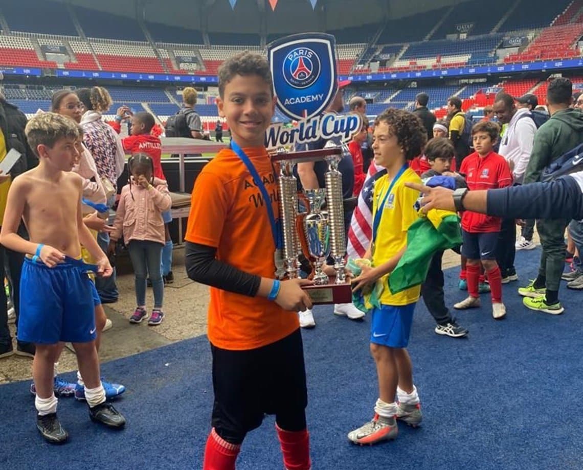 Com goleiro baiano de 11 anos, Brasil conquista campeonato mundial do PSG na França