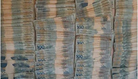 Imagem de Após denúncia anônima, polícia recupera 40 mil reais furtados de banco no Oeste da Bahia