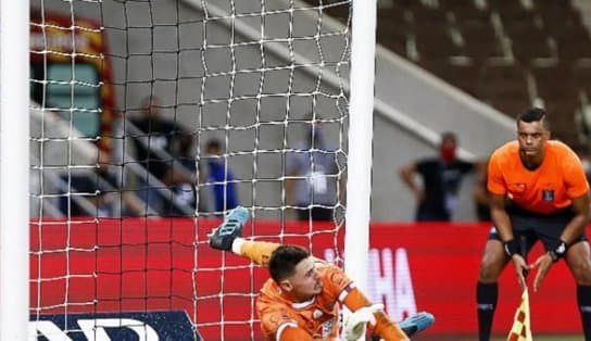 Imagem de Bahia perde dois goleiros em menos de 24 horas: Matheus Teixeira e Denis Júnior; entenda  