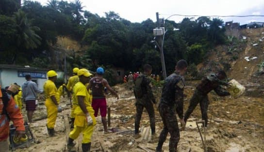 Imagem de Chega a 100 o número de mortes devido às chuvas em Pernambuco; 16 ainda estão soterrados