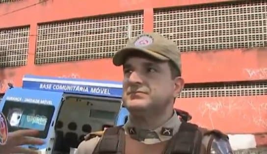 Imagem de Comandante da PM determinou "força necessária" após bandidos ostentarem armas na Gamboa; briga de família de traficantes pode ter provocado guerra 