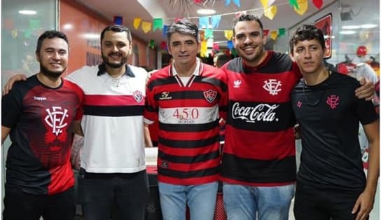 Imagem de Ex Vitória, Marcone Amaral prestigia lançamento do livro “Memórias do Esporte Clube Vitória”