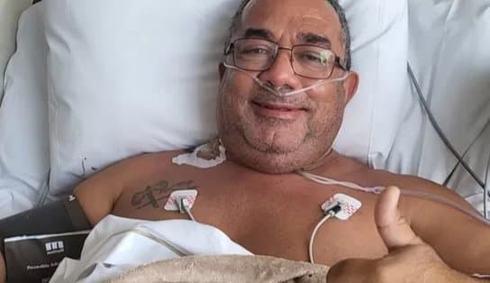 Imagem de Pai de Anitta é internado após cirurgia e cantora agradece "rede de orações"