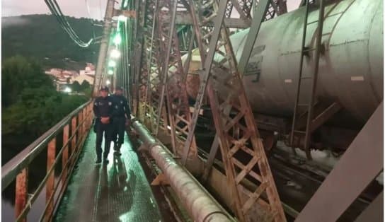 Imagem de Recôncavo Baiano: ponte Dom Pedro II fica interditada após trem descarrilar  