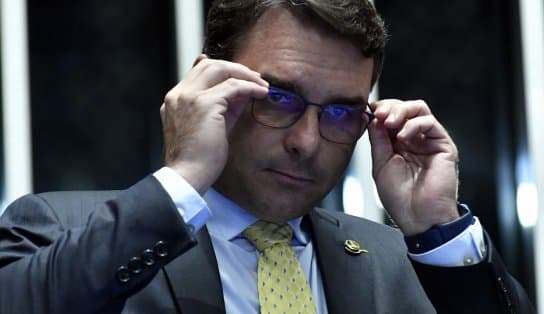 Imagem de Quem recebe R$ 400 do Auxílio Brasil não passa fome, diz Flávio Bolsonaro