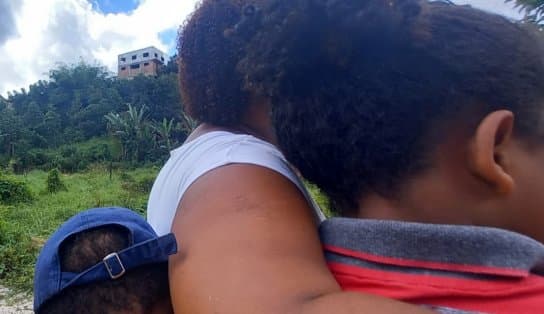 Imagem de Retirada de casa pelo BDM, mulher vive com os filhos na rua em Salvador e depende de doações; "já pensei em tirar nossas vidas" 