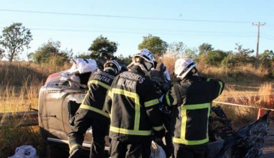 Imagem de Bombeiros baianos resgatam colega que sofreu acidente na BR-242, em Goiás