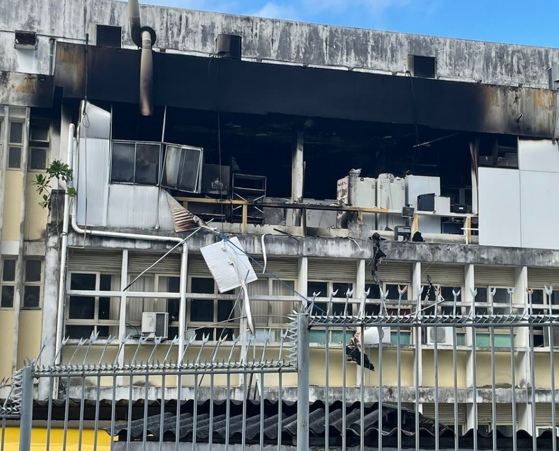 Incêndio atinge laboratórios do Instituto de Ciências da Saúde da Ufba, em Salvador