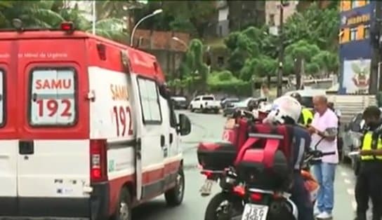 Imagem de Idoso é atropelado e tem perna dilacerada por ônibus no terminal da Lapa, em Salvador 