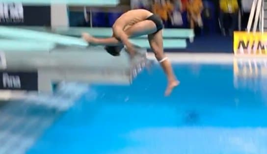 Imagem de Susto! Atleta cubano erra salto e bate em trampolim no Mundial de Esportes Aquáticos