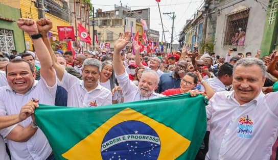 Imagem de VÍDEO: confira como foi a passagem de Lula pelo 2 de Julho; pré-candidato andou cerca de 1 km    