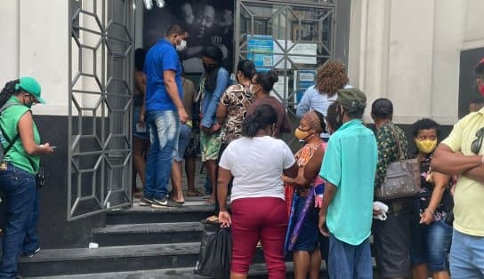 Imagem de Longa fila se forma para recadastramento do CadÚnico em Salvador  