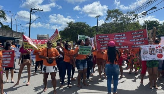 Imagem de Companheiras e familiares de presidiários do Complexo da Mata Escura fazem manifestação após suspensão de visitas 