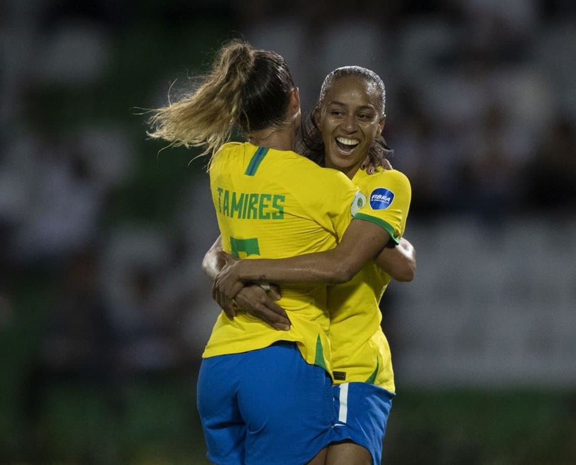 Após cortes, Adriana brilha na Copa América e é eleita melhor em campo na goleada contra a Argentina