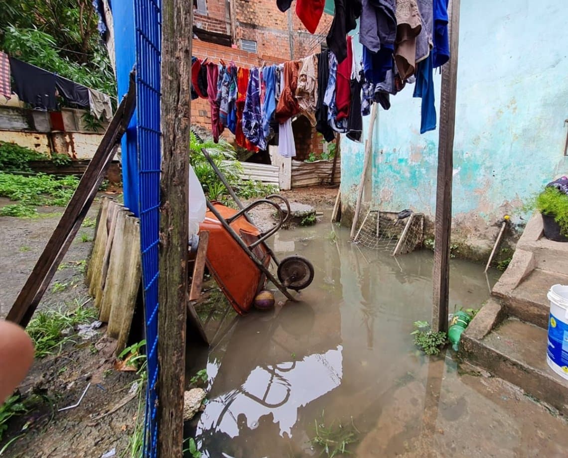 Moradores do Calabetão reclamam de esgoto a céu aberto; "já perdi dois familiares"  