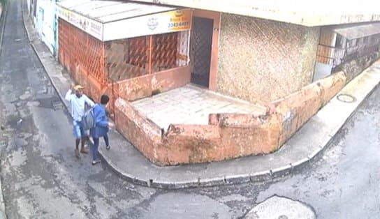 Imagem de Vídeo: Mulher é esfaqueada durante assalto no Santo Antônio Além do Carmo