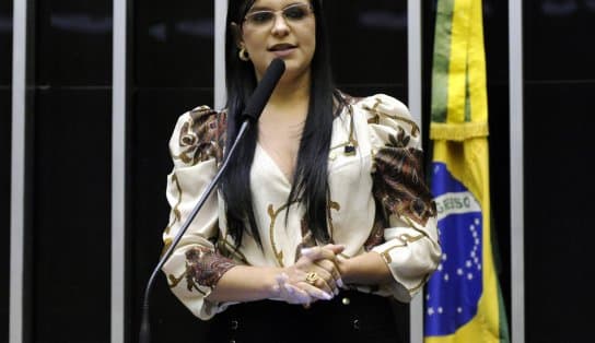 Imagem de Única baiana contra PEC Kamikaze, Dayane justifica posição; "aprisionamento do povo pela compra de votos". 