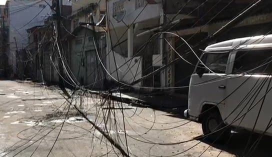 Imagem de "Gatonet": ligações irregulares causam incêndio em postes de Salvador e deixam moradores sem energia  