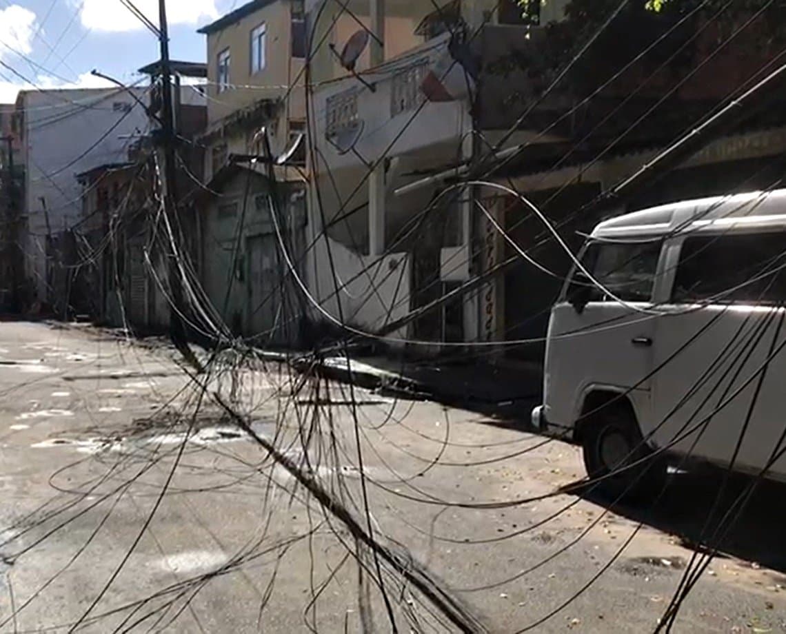 "Gatonet": ligações irregulares causam incêndio em postes de Salvador e deixam moradores sem energia  