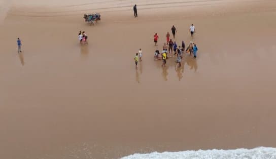 Imagem de Menino de 12 anos é resgatado por helicóptero da PM após se afogar na Praia do Flamengo, em Salvador