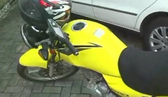 Imagem de Suspeito de usar motocicleta emprestada do vizinho para assaltar é preso em Salvador