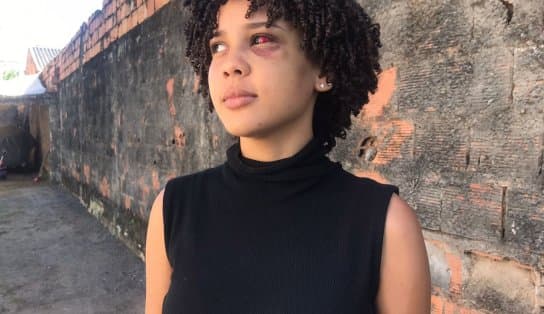 Imagem de Justiça concede medida protetiva à jovem que acusa ex-namorado, cantor de trap, de agressão; veja a entrevista