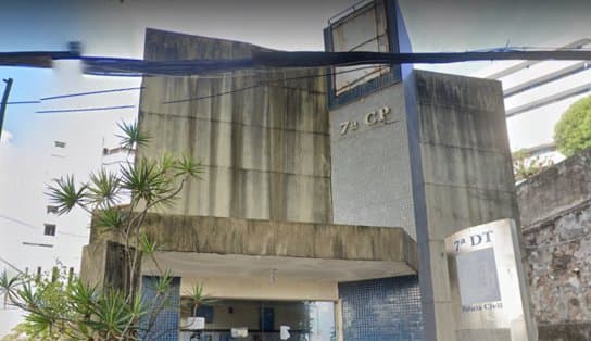 Imagem de Urologista, médico famoso é denunciado por assediar paciente em Salvador: massagem nos seios, toque na genitália e tentativa de beijo na boca 