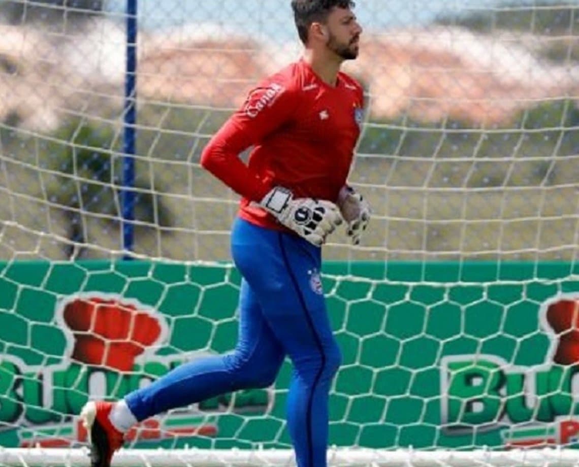 Goleiro do Bahia manda "paquera" para mulher supostamente comprometida e companheiro dela se revolta; ouça  