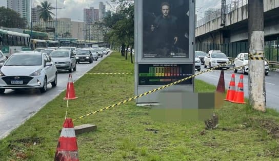 Imagem de Com sinais de violência, corpo de homem é encontrado na Avenida ACM; pedras estavam ao lado da vítima 