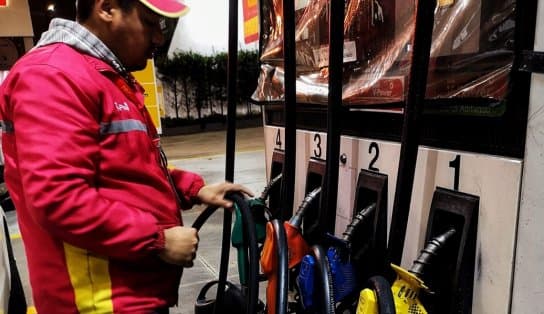 Imagem de Petrobrás anuncia nova diminuição de preço da gasolina; querosene e combustível para aviação também ficam mais baratos