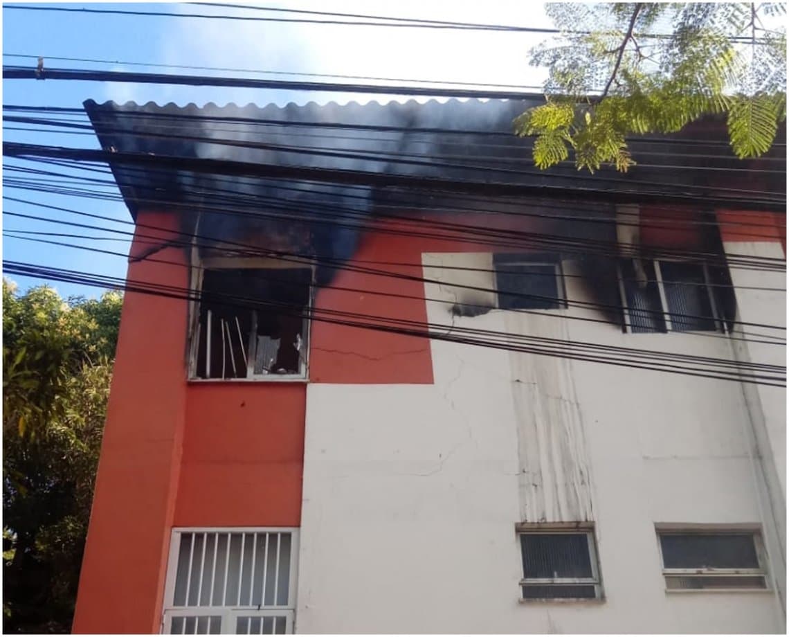 Incêndio atinge apartamento no Engenho Velho da Federação, em Salvador; veja vídeo 