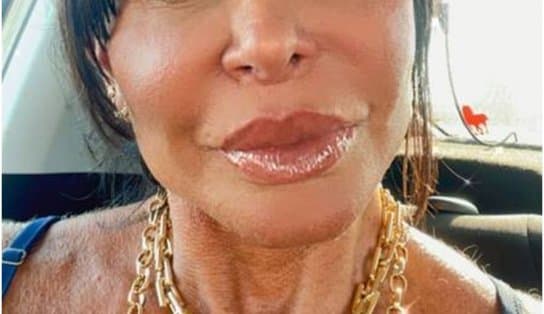 Imagem de  Gretchen se irrita com crítica a corpo peludo e detona seguidora: "Recalcada. Cuide da sua vida"