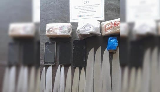 Imagem de Olha a faca! Tentativa de arremessar armas brancas para dentro do presídio é frustrada e material é apreendido pela PM